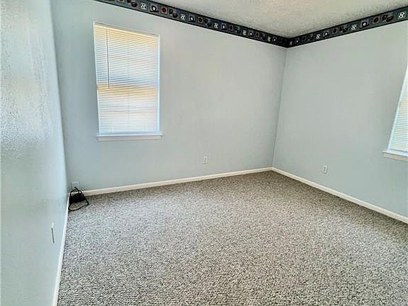 4th image of 903 S Avenue K