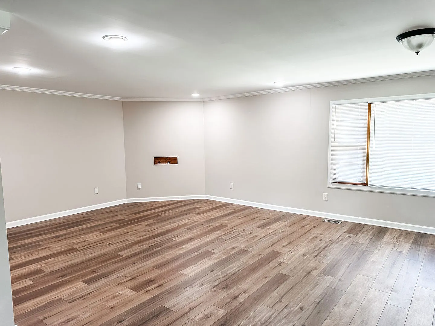 Newly renovated 3 bedroom, 2 bath home in Lenoir City with yard service included! — Photo 4