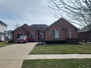 16064 Kingsway Dr, Macomb, MI