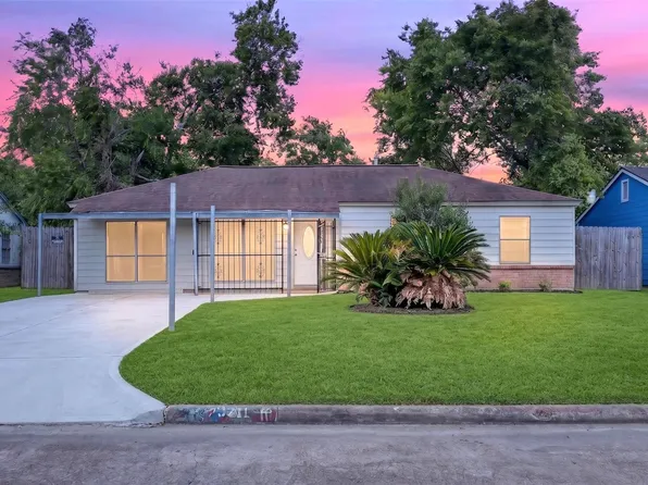 9211 Clearway Dr, Houston, TX 77033