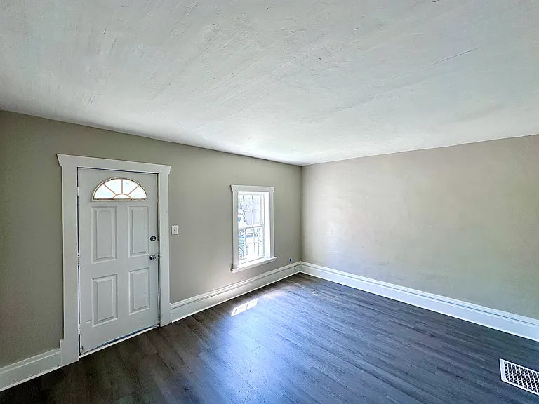 831 Morton St — Photo 2