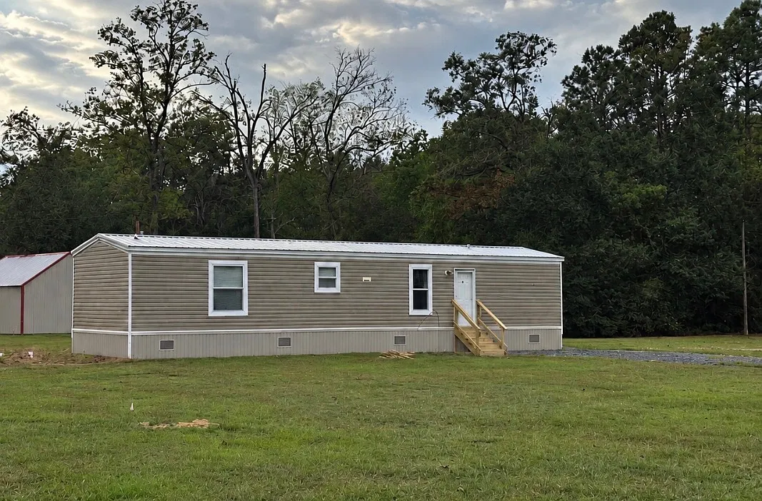 2 bed, $1,100 — Photo 1