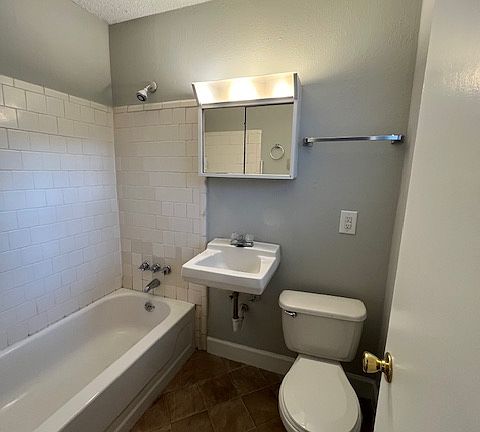 3rd image of 3508 N Elm St APT A