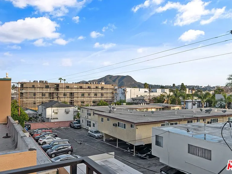 10918 Camarillo St #403 — Photo 18