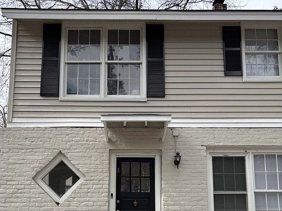 2nd image of 517 Deerwood St