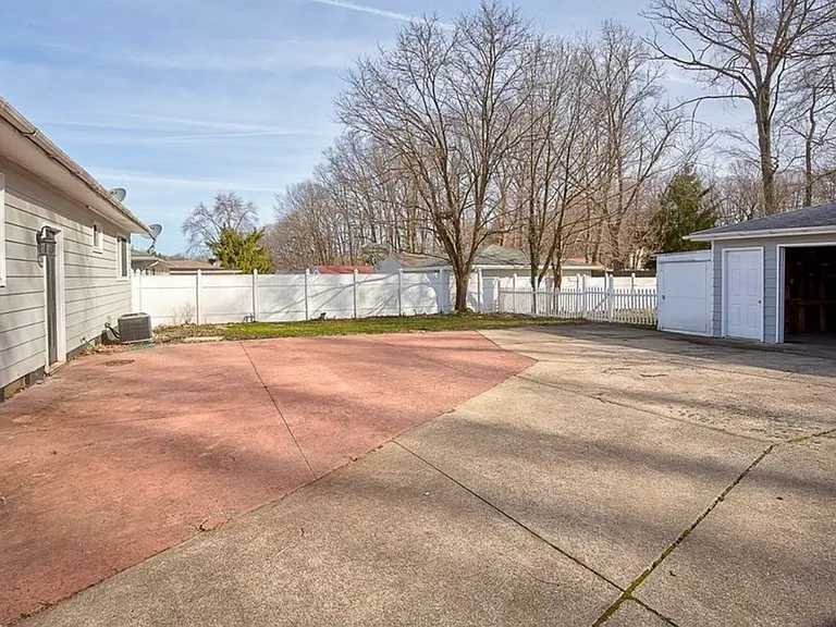 367 Ellen Ave — Photo 20