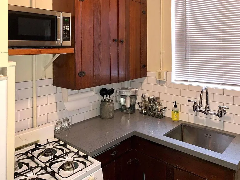 1040 N Campbell Ave — Photo 7