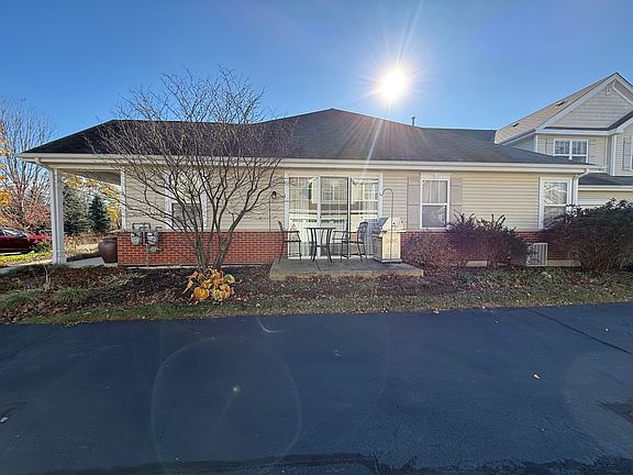 2nd image of 2552 N Burnside Way #2552