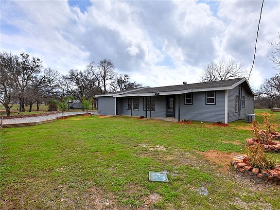 3rd image of 126 E Bluebriar Dr