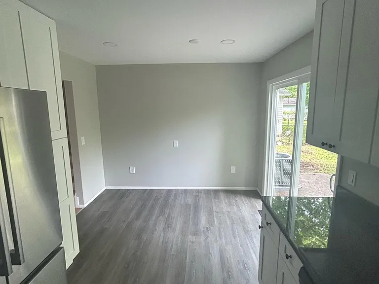 2930 Marshall St — Photo 4
