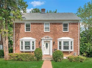 17 Roxbury Dr, Yonkers, NY 10710