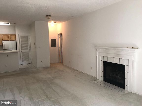 4th image of 4413 Fair Stone Dr APT 204