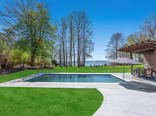 1129 Duboise Dr, Summerton, SC 29148