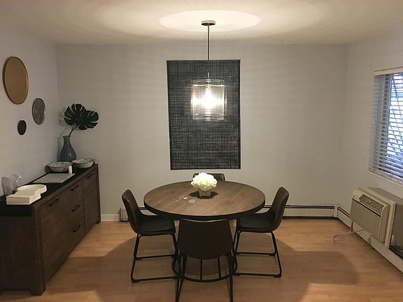 3rd image of 1838 Mohegan Ave APT 1