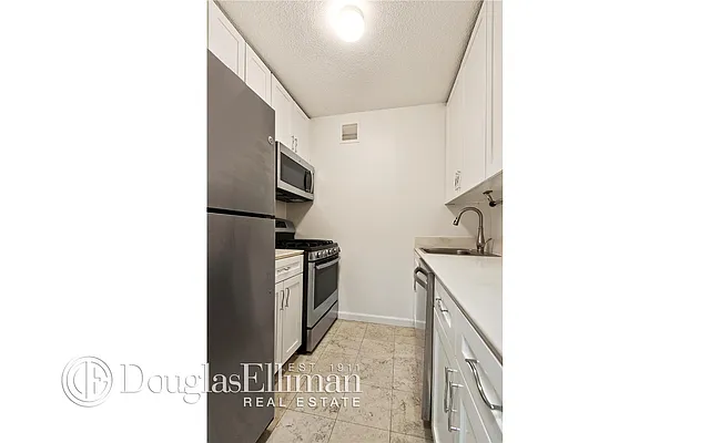 Rented by Douglas Elliman | media 19