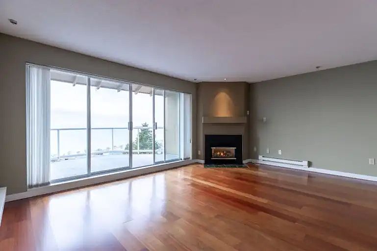 1st image of 15025 Victoria Ave #502