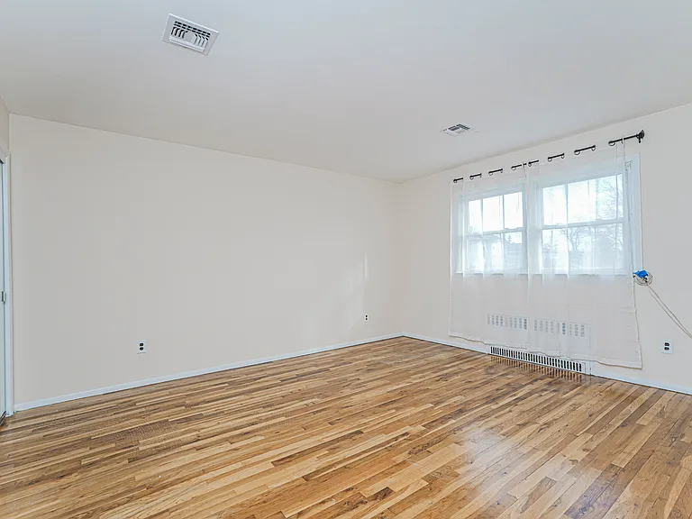 74 Caswell Ave — Photo 7