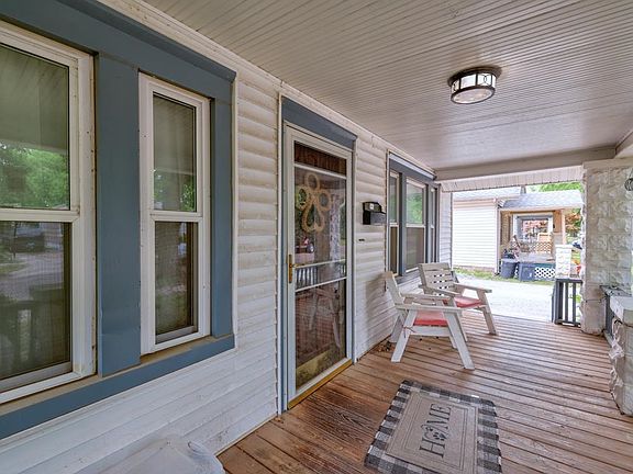 4th image of 1302 Hackney St