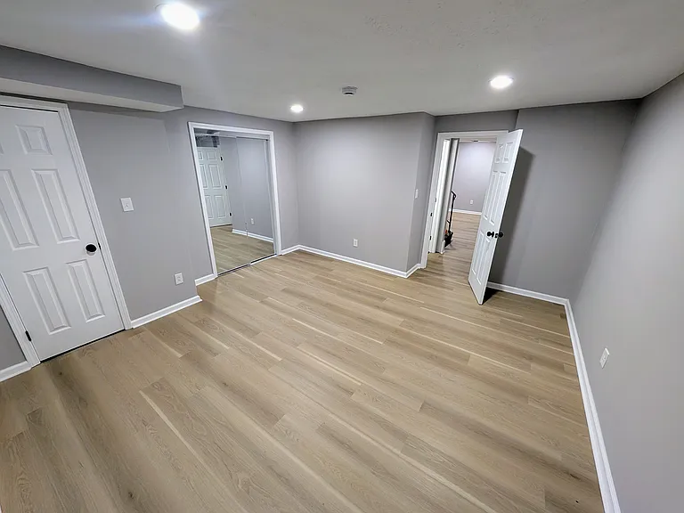 7718 Kenwood Ave — Photo 23