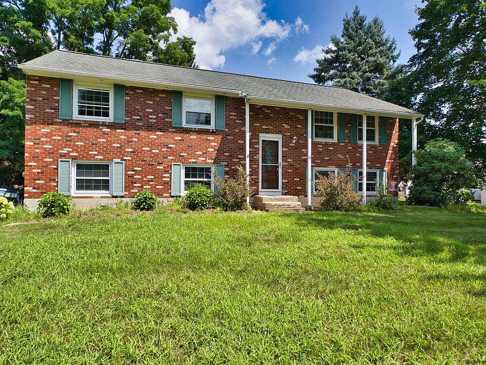 1st image of 5 Cambridge Dr