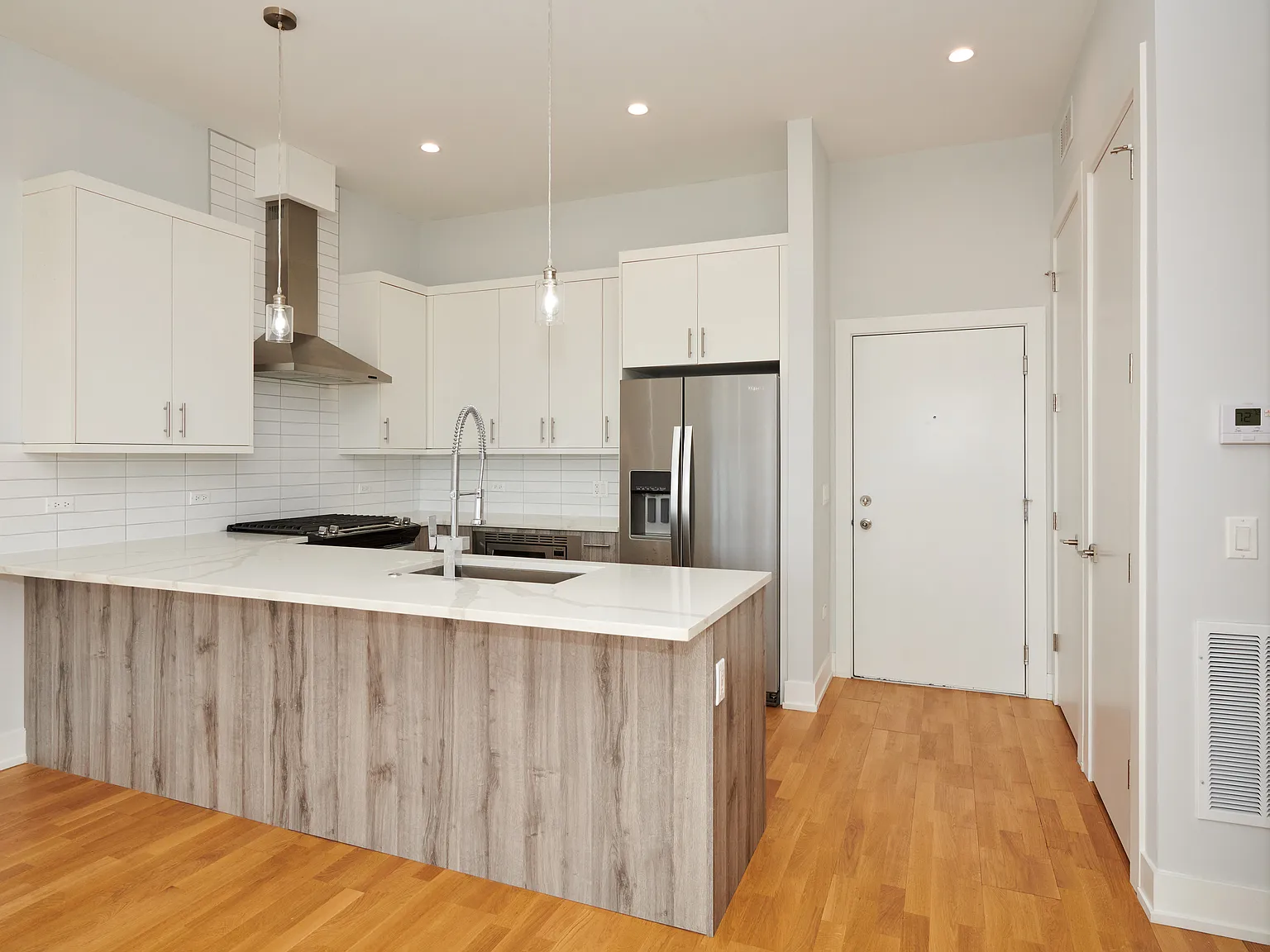 1 bed, 870 sqft, $23,000 — Photo 2