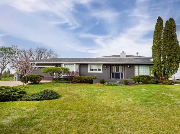 810 S 10th Ave, Wainwright, AB T9W 1B8