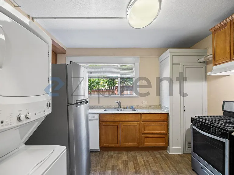 1613 Pomona Ave — Photo 9