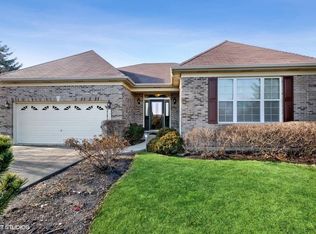 1590 Garden Ct, Mundelein, IL