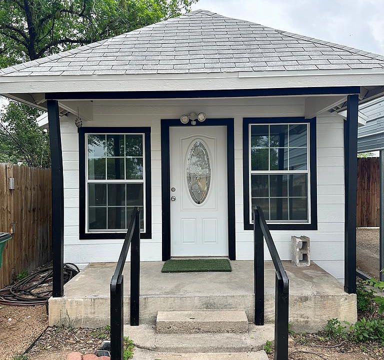1st image of 325 W Avenue D