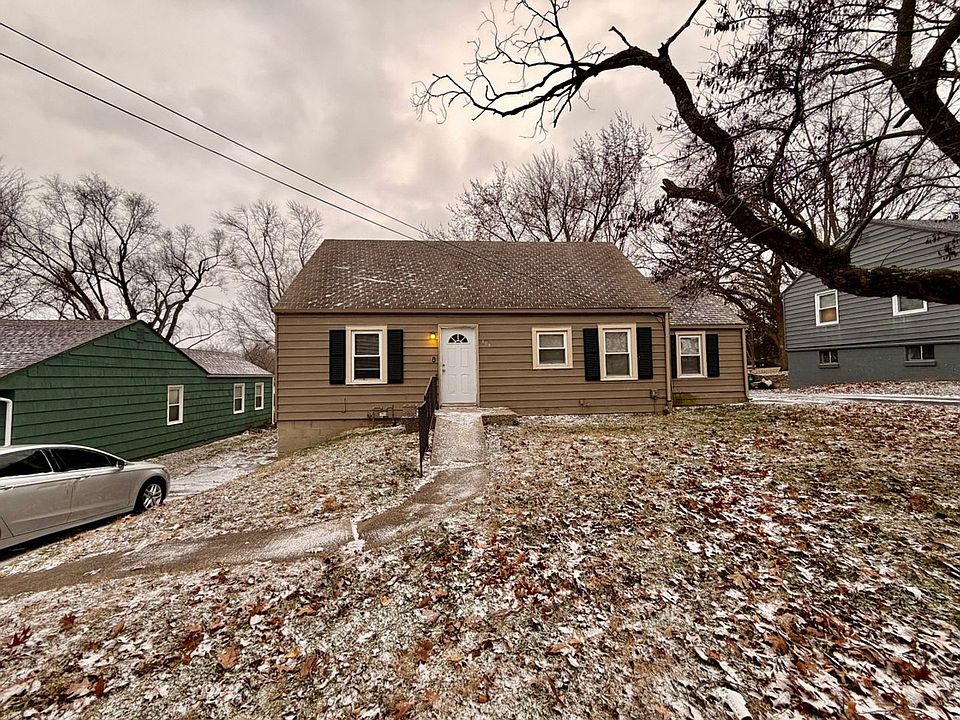 1st image of 809 NE Maple Dr