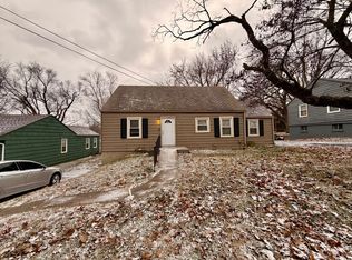 809 NE Maple Dr, Kansas City, MO 64118
