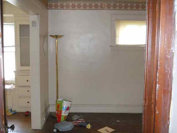 4th image of 11705 SE Hamlen Ave