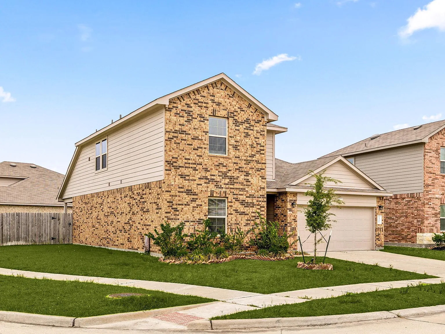 4 bed, 3.0 bath, 2616 sqft, $2,450 — Photo 3