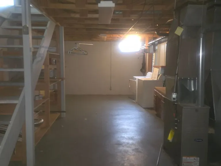 614 Thomas Dr — Photo 5