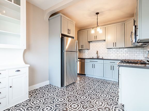 3rd image of 3814 Centre St APT 3