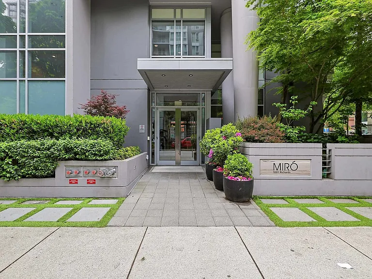 1001 Richards St #403 — Photo 12