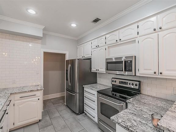 5th image of 932 Glen Oak Dr