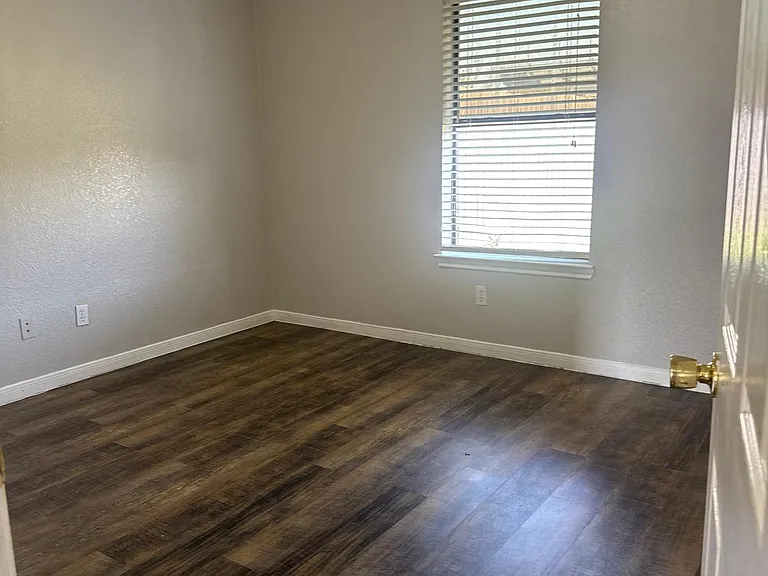 3604 Dustin Ct #B — Photo 3