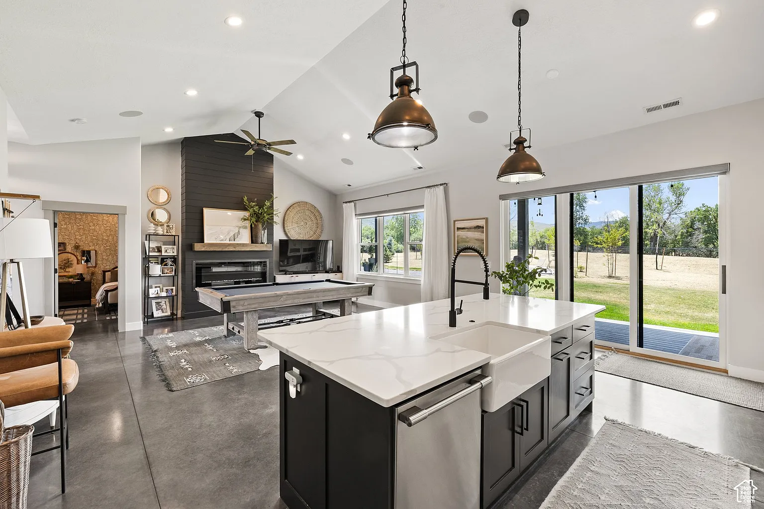 4 bed, 3.5 bath, 6200 sqft, $7,500 — Photo 3