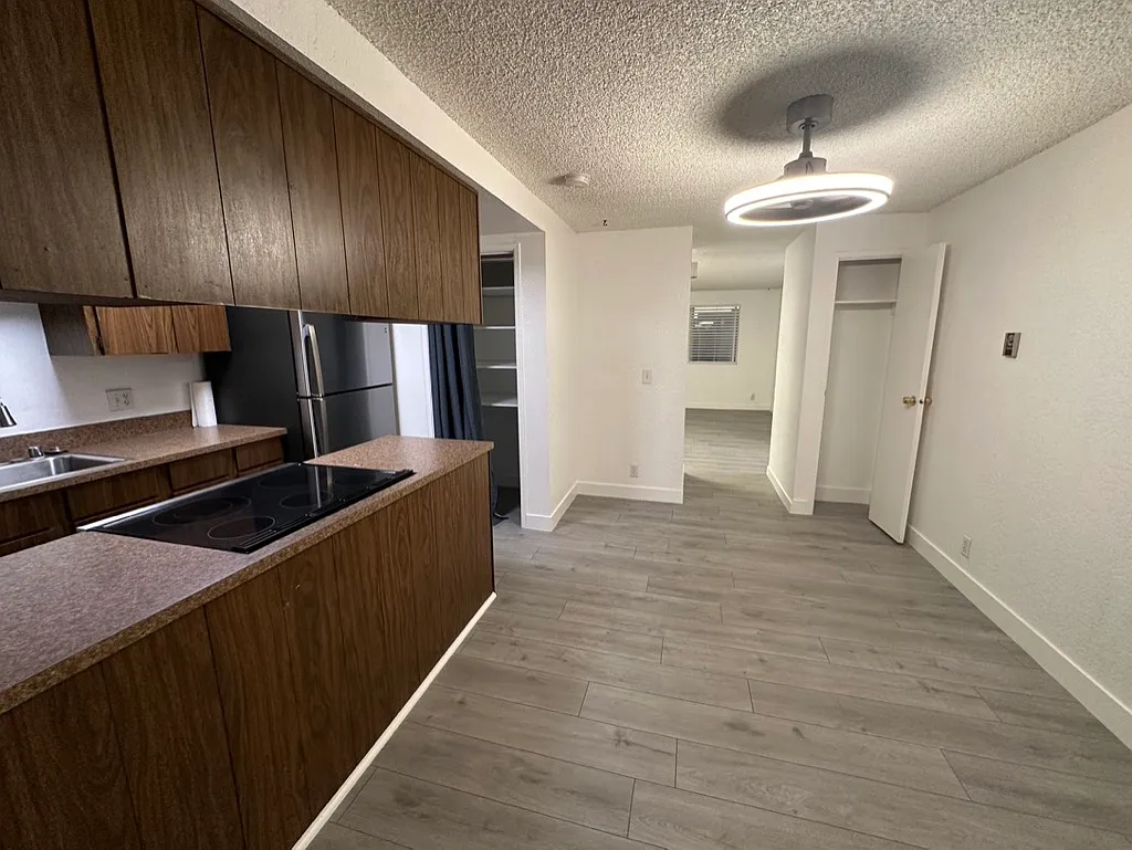 120 Stanford Dr — Photo 3