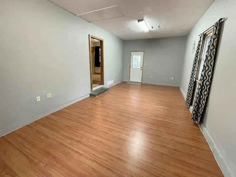 1405 Dixie St — Photo 3