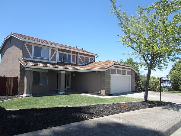 1st image of 140 Evelyn Cir