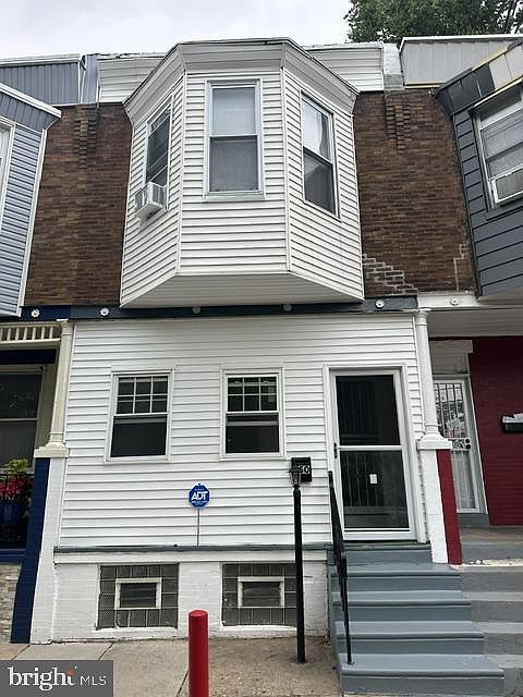 1st image of 250 N Peach St