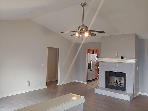 5th image of 207 Stephanie Ave