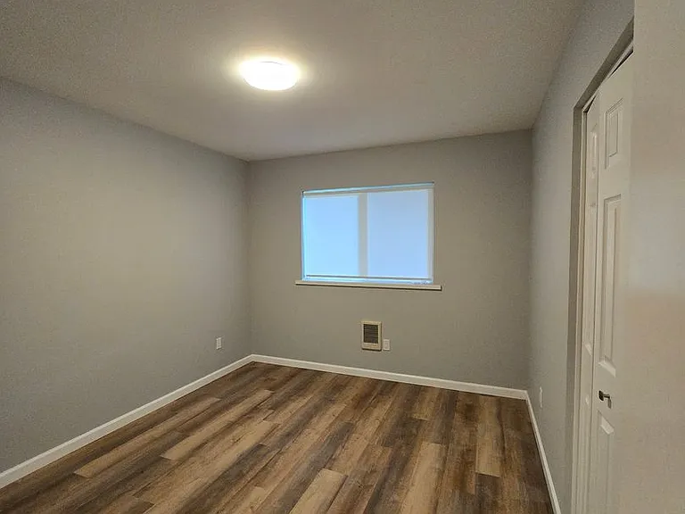 114 N Prairie Rd — Photo 8