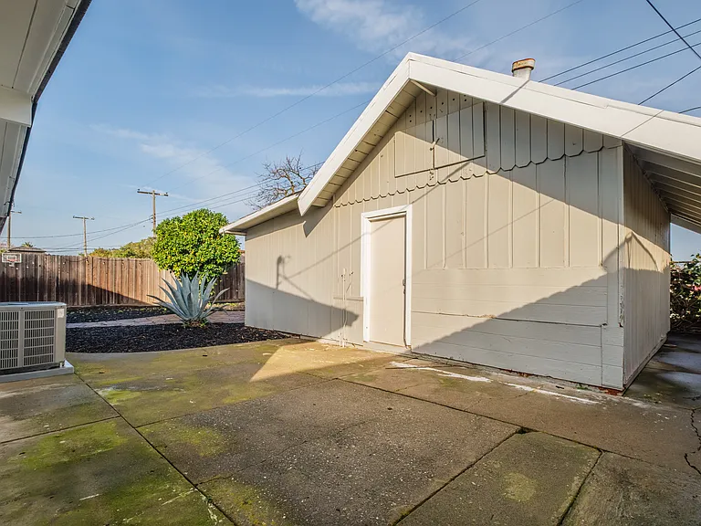 5521 27th Ave #B4 — Photo 18
