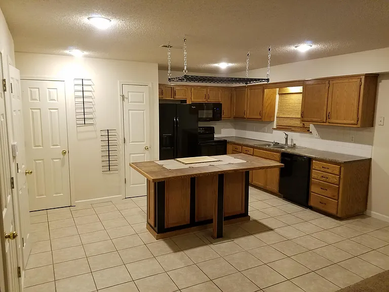 1863 Kingbird Ct — Photo 2