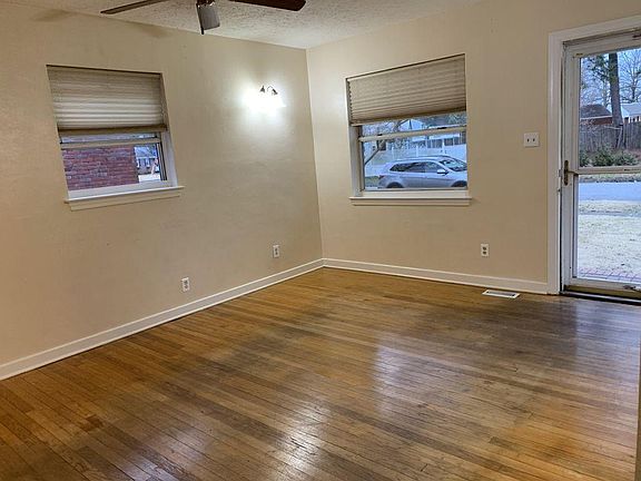 2nd image of 3624 Somme Ave