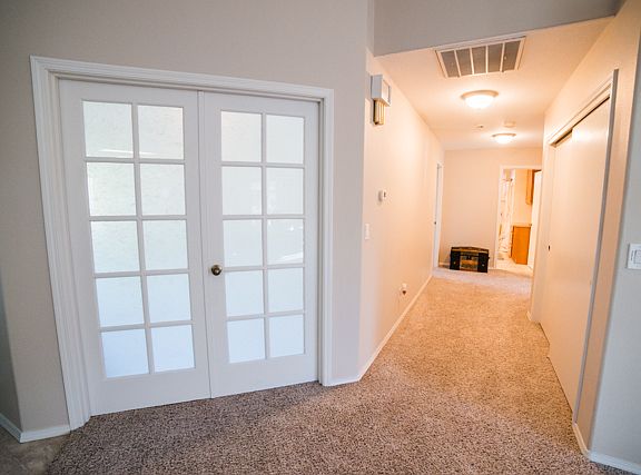 3rd image of 636 E Stonecreek Dr