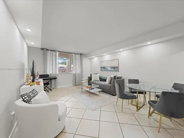 540 Brickell Key Dr APT 412, Miami, FL 33131